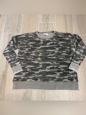 Lucky Brand Camo Crew Neck 🩶
